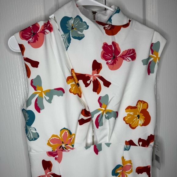 Alexia Admor Elouise Floral Sleeveless Press - Picture 5 of 6